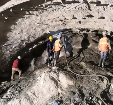 方城拱顶带模注浆料的施工流程及注意事项